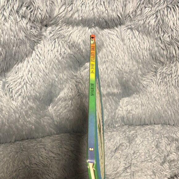 The Little House by Virginia Lee Burton 1969 Book Club A Caldecott Award Winner - Picture 5 of 5